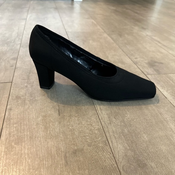 Easy Spirit Black Pumps women’s size 7.5 heels - Picture 2 of 9